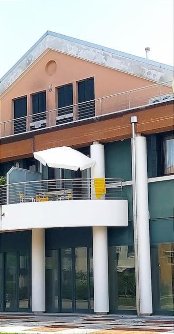 Orizzonte Marino Giallo Angolo Solare Verso La Laguna Cavallino-Treporti Dış mekan fotoğraf