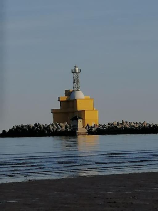 Orizzonte Marino Giallo Angolo Solare Verso La Laguna Cavallino-Treporti Dış mekan fotoğraf